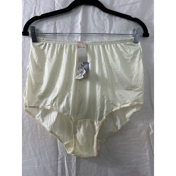 Vanity Fair Ravissant Sissy Granny Panties Silky Nylon 7/L Lemon Yellow New VTG - Picture 1 of 9